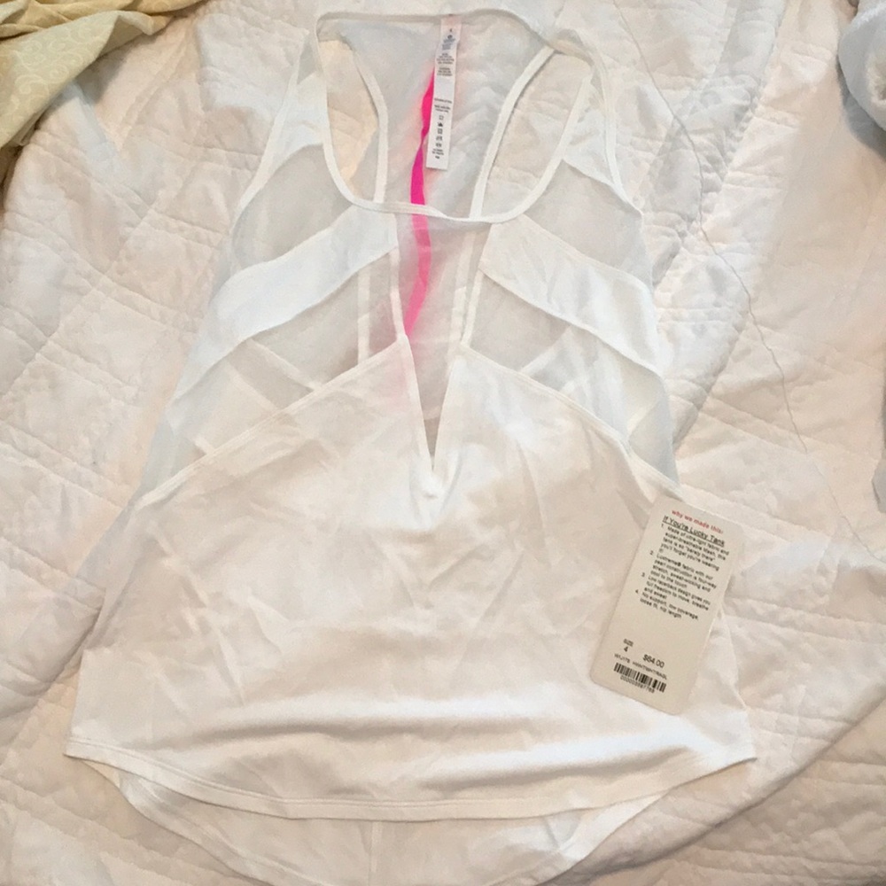 Lululemon if you’re lucky Tank NWT size 4 😍💗🔥